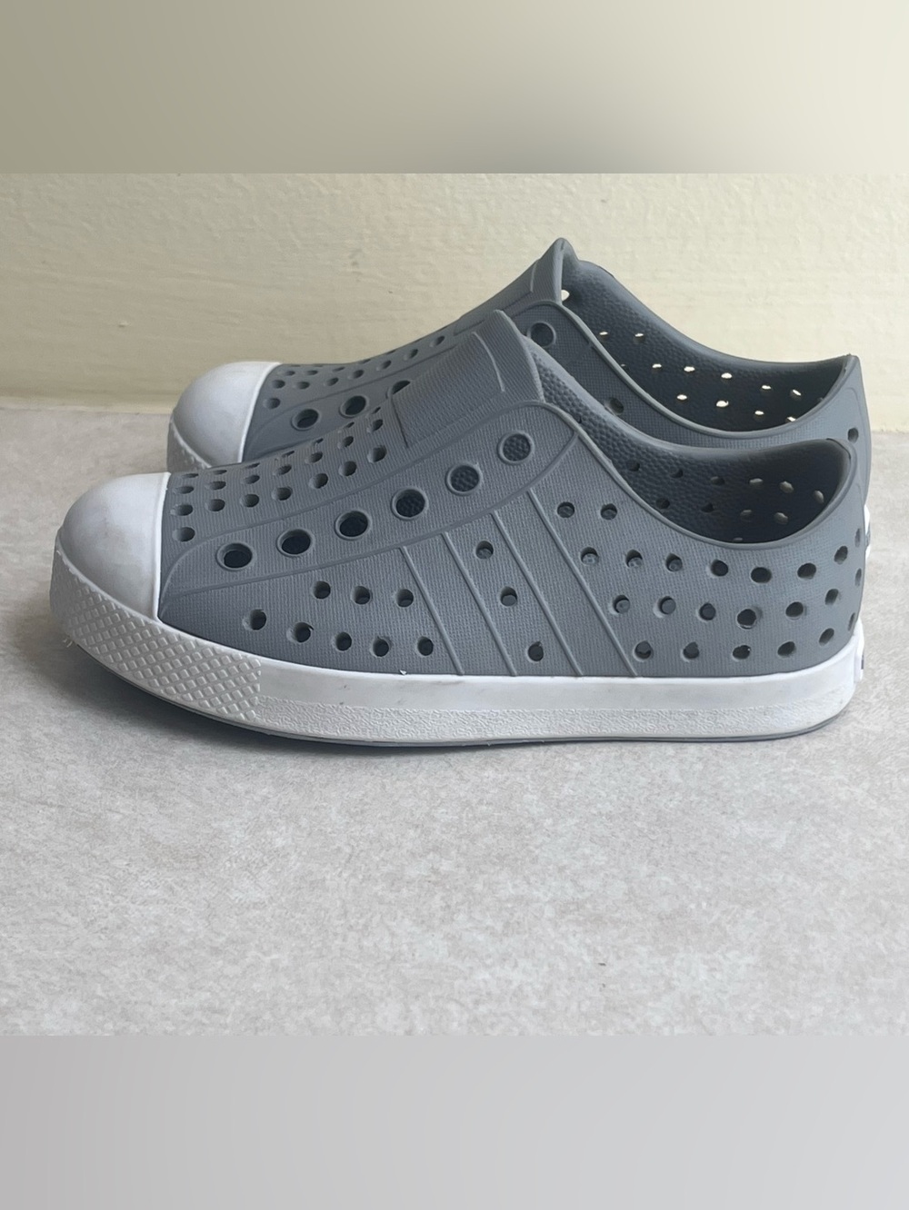 WeeStep Gray White Slip On Water Shoes Kids Size 7 Lightweight Perforated